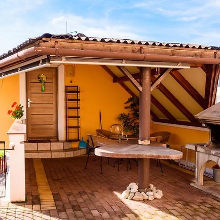 Chatka Elegant Bešeňová Exteriör bild