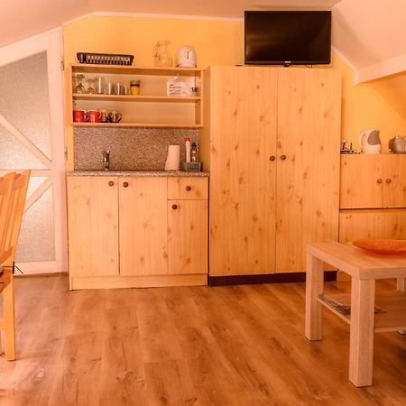 Chatka Elegant Bešeňová Exteriör bild