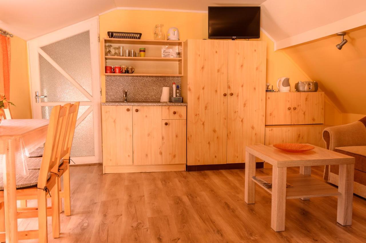 Chatka Elegant Bešeňová Exteriör bild