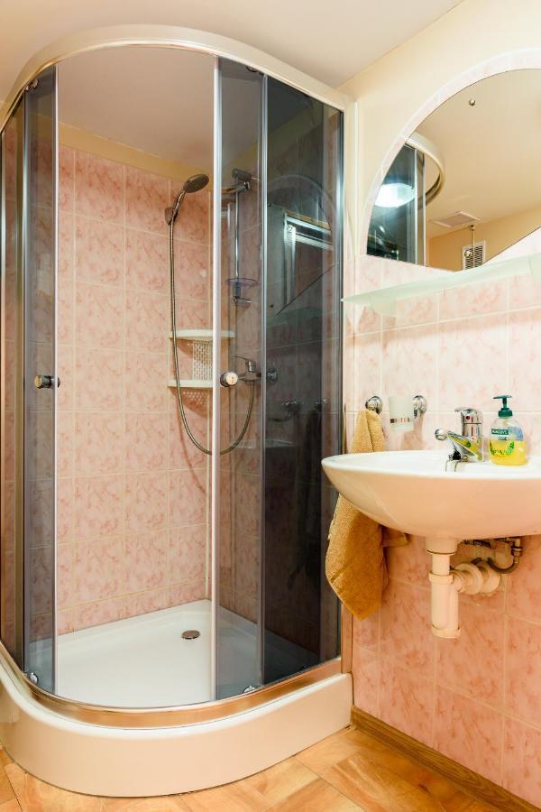 Chatka Elegant Bešeňová Exteriör bild