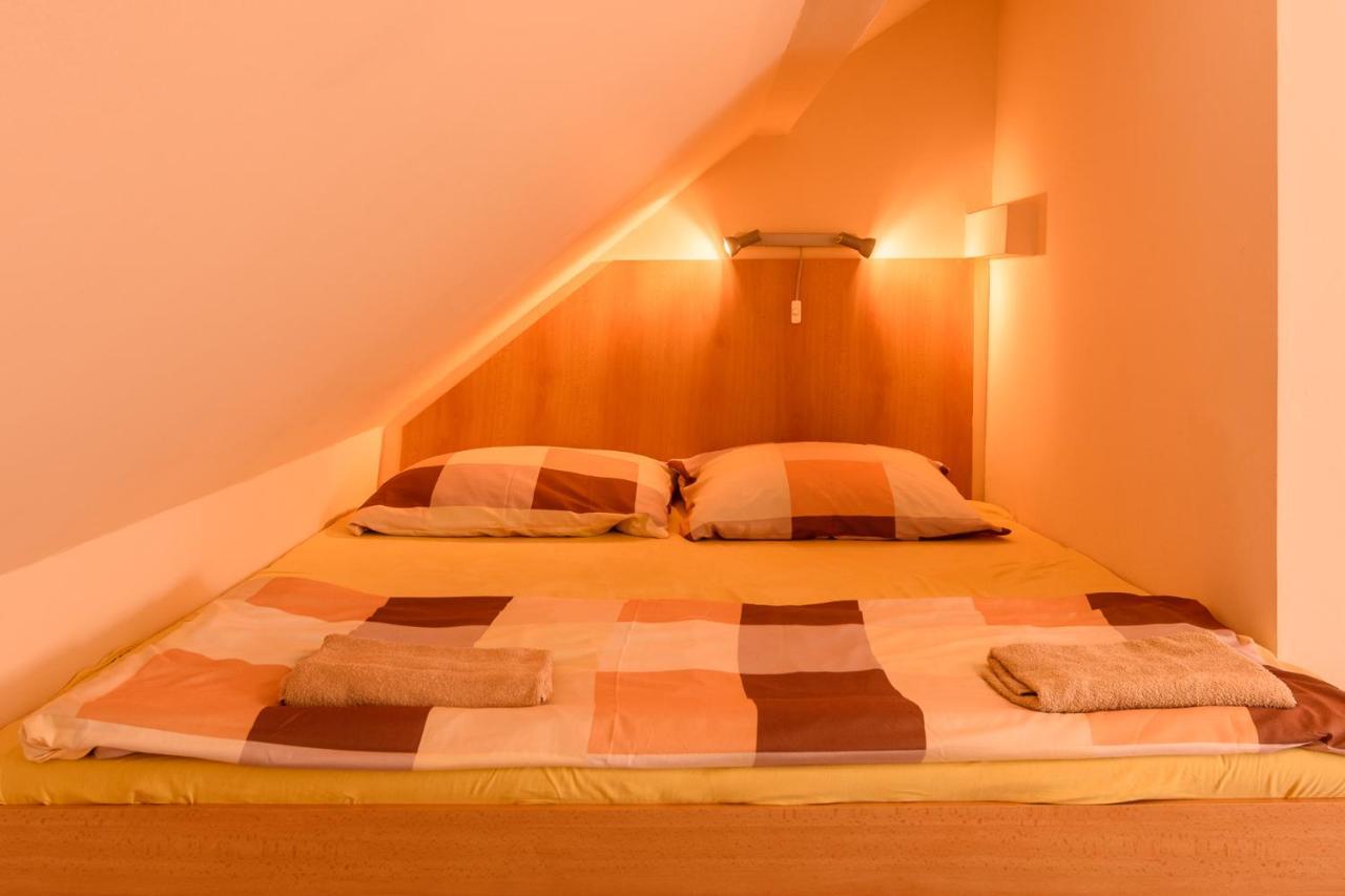 Chatka Elegant Bešeňová Exteriör bild